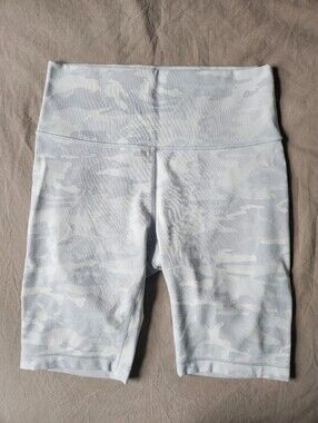 Lululemon Wunder Under Ribbed Shorts - Size 10